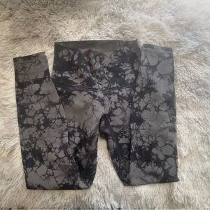 Lululemon Athletica Black and Gray Leggings with Tie-Dye Pattern